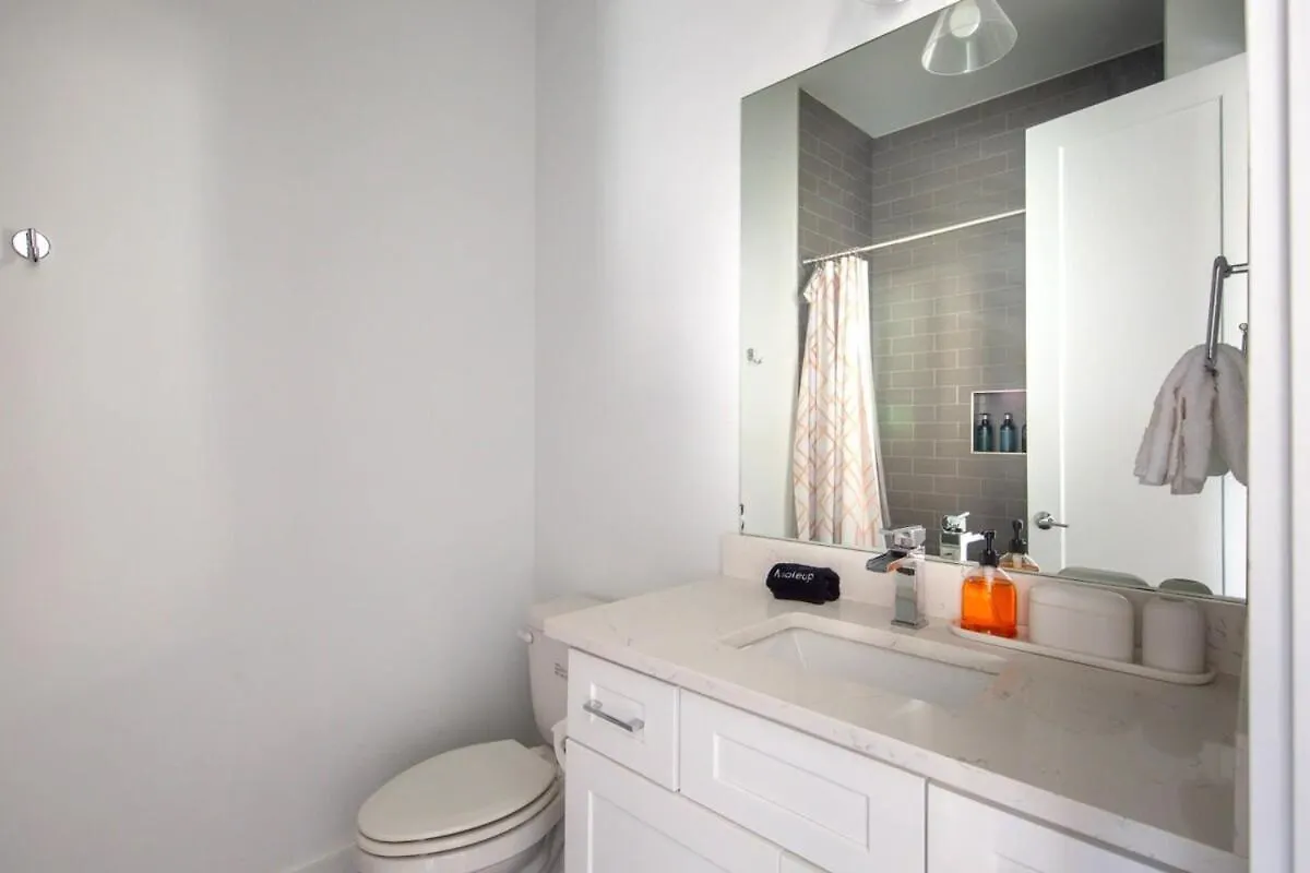 Holiday home 2 Lux Homes 2Mi To Broadway Huge Rooftop Sleeps 24 Nashville
